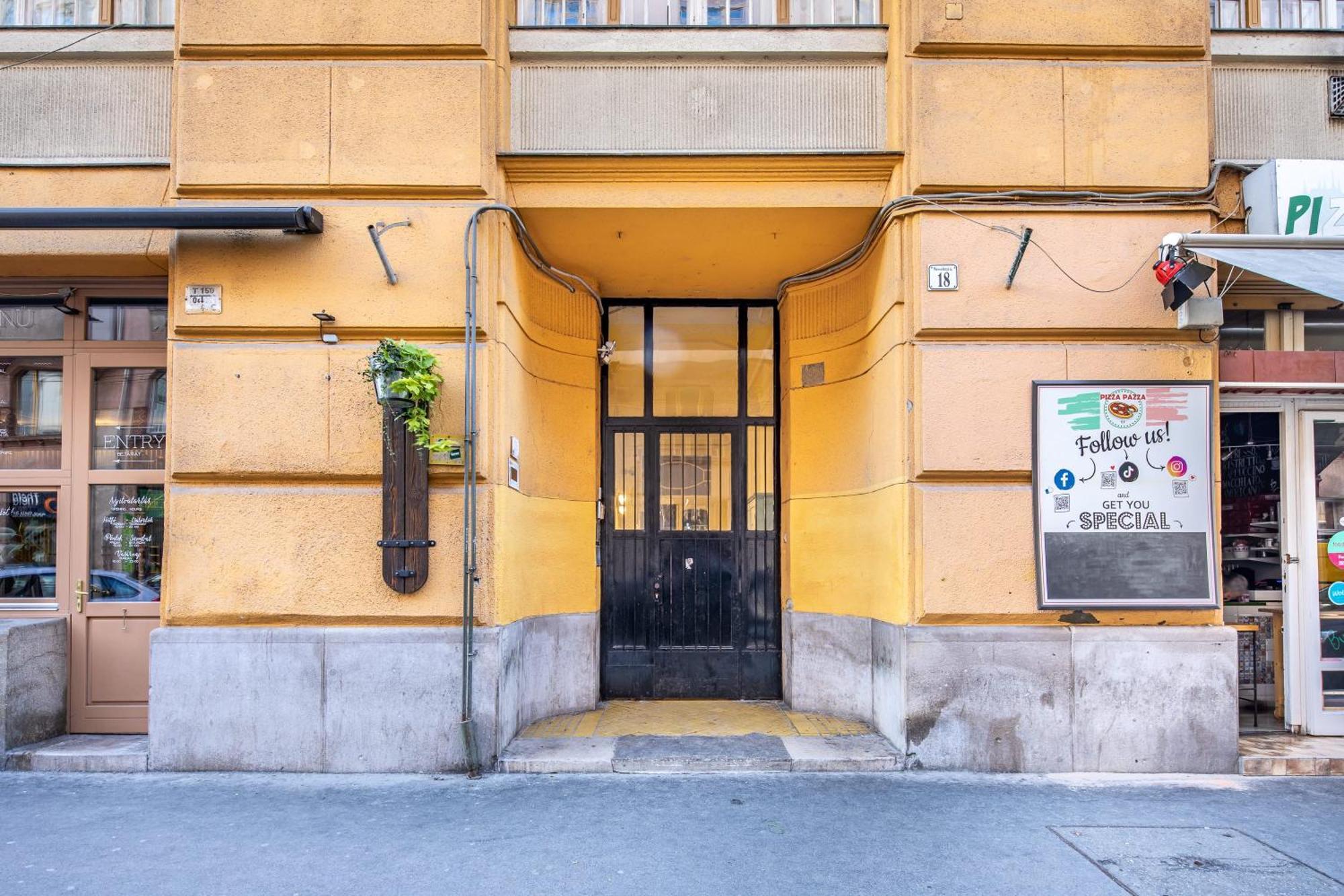 Very Central - Small Studio For Solo Traveller Budapest Eksteriør billede